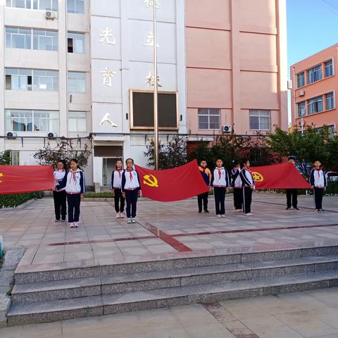 滨城区第六小学庆祝建队节举行“红色旗帜代代传”主题队日暨少先队分批入队仪式活动