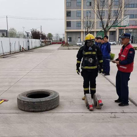 沣京路消防救援站开展空气呼吸器耗气训练