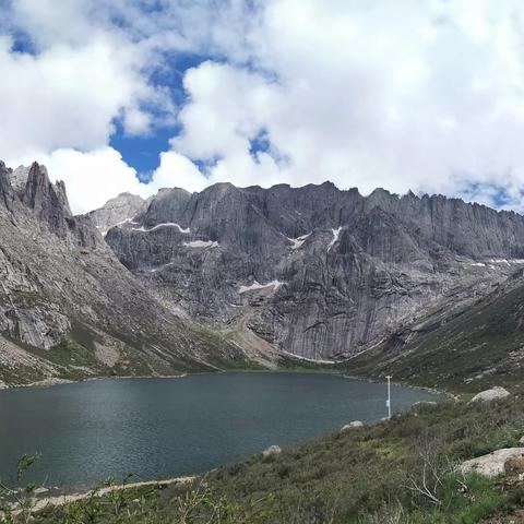 莲宝叶则——石头山