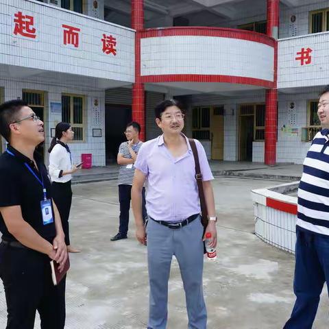 县教育局联校干部检查元兴学校开学工作