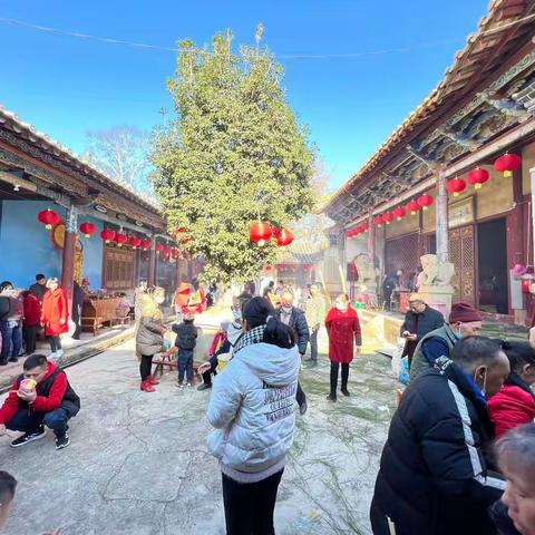 “祈福凤凰观，美食在其中”