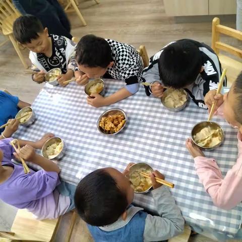 《包饺子》——六街镇中心幼儿园中三班5月份食育活动