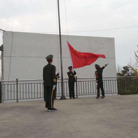 戴庄中学利用国旗下讲话对学生进行《养成良好习惯，做文明学生》专题教育