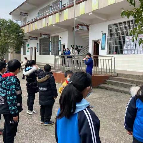 武潭镇景致小学   消防疏散演练