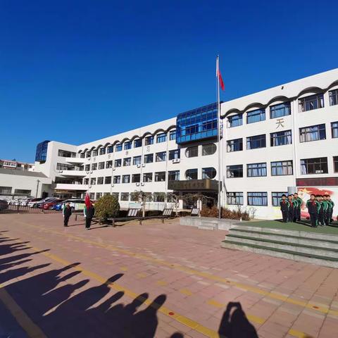 “纪念毛主席诞辰，少年践行中国梦”中心附小三一中队主题升旗仪式