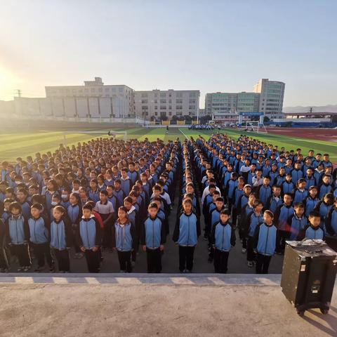 激励学习热情，树立榜样力量——南安六中初一年段期中表彰大会