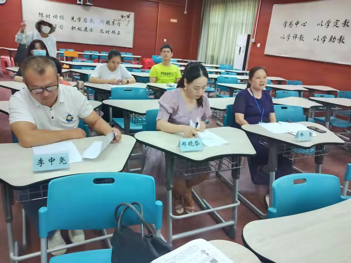 简篇-开题论证展风采 教育科研谱新篇——记海口市第十四中学物理生活化教学课题组开题论证会