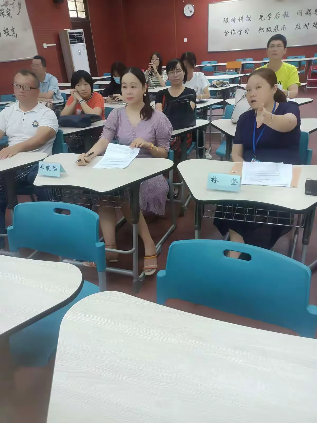 简篇-开题论证展风采 教育科研谱新篇——记海口市第十四中学物理生活化教学课题组开题论证会