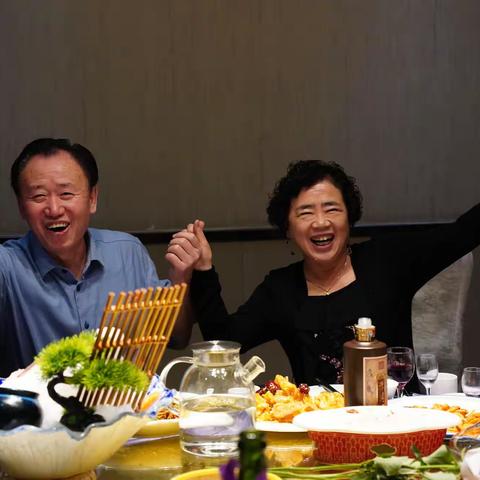 【照片背后】小年与“卢张师门”同聚：感恩幸福时光