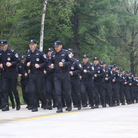 沙场点兵，铁血警魂——厅森林公安局小陇山分局队伍教育整训集中训练正式开始