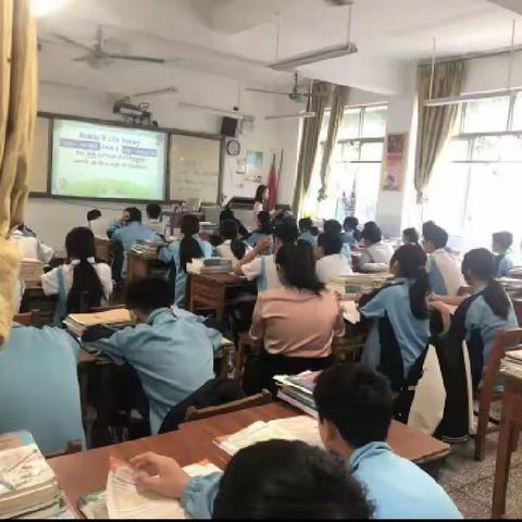 鹿寨县实验中学集团总部到我校指导教学工作