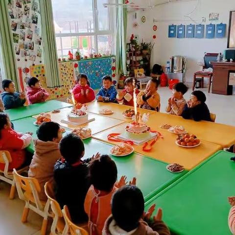 璞邱幼儿园小一班全体师生祝大家元旦快乐