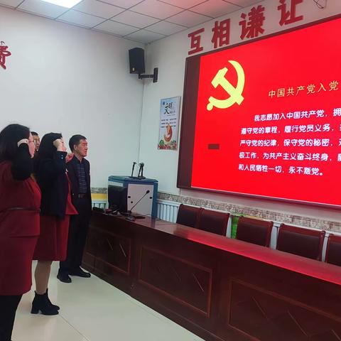 “学习二十大 永远跟党走 奋进新征程”——“信心满怀向未来”升旗仪式暨开学典礼