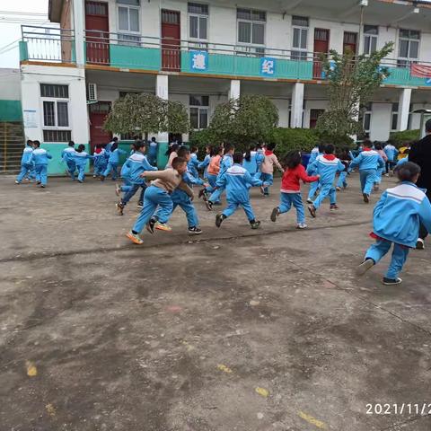 前郭雷小学防暴演练