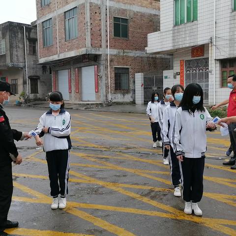 防疫记于心 演练践于行 ——电白区第五中学开展疫情防控应急演练