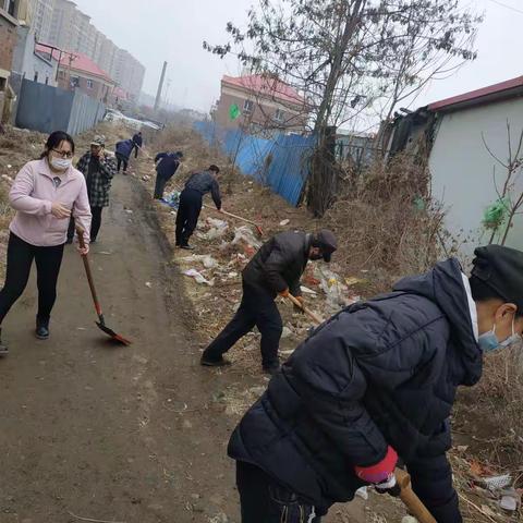 “社区是我家，文明靠大家  ” —— 环境卫生整治活动。