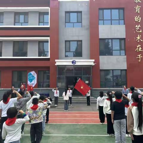 🚩 学习二十大 争做好队员——东大队学校少先队建队日分批入队仪式入队仪式