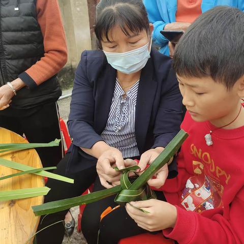 【琼中县中平社工站】开展关于民族特色文化传承小组之制作本土特色美食笠饭