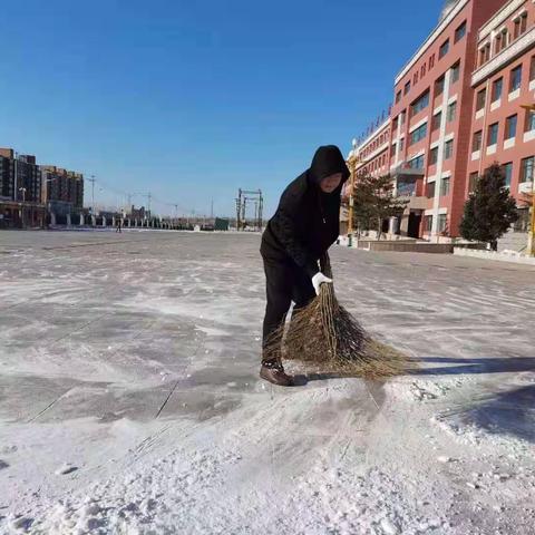 春雪落地  堆雪迎春