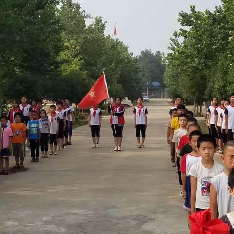 “红领巾，我为你骄傲”少先队入队仪式--清华资产希望小学