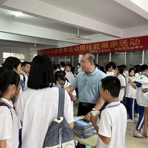 职教宣传进校园  能力提升展风采———2022年省工业学校进驻乐东民族中学、白沙七坊中学开职业教育技能展示活动