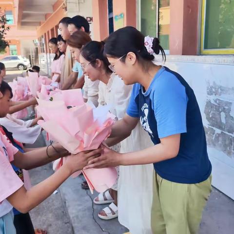 抚州市雨露托育有限公司在横江小学开展教师节慰问活动