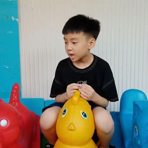 梁瑾洋幼儿园快乐生活