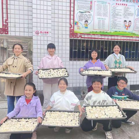 大祥区新渡小学【“五育”课程·劳动】巧手包饺分外香，快乐劳动促成长