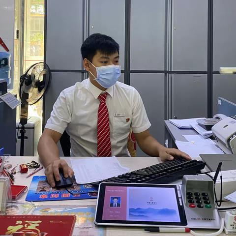 英德支行服务明星——梁建伟