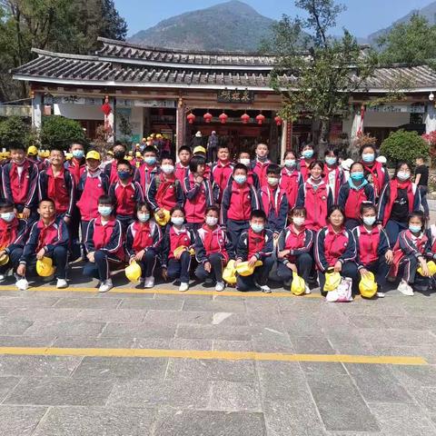 “走进春天，文明春游”大理市湾桥镇中心完小六年级