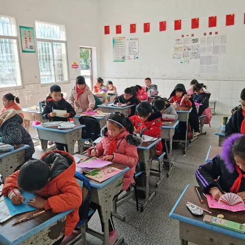 夏场小学制作新年贺卡活动