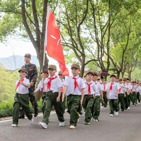 红旗升起惊寰宇 红色精神入童心----实验小学一（12）班建党100周年特别活动