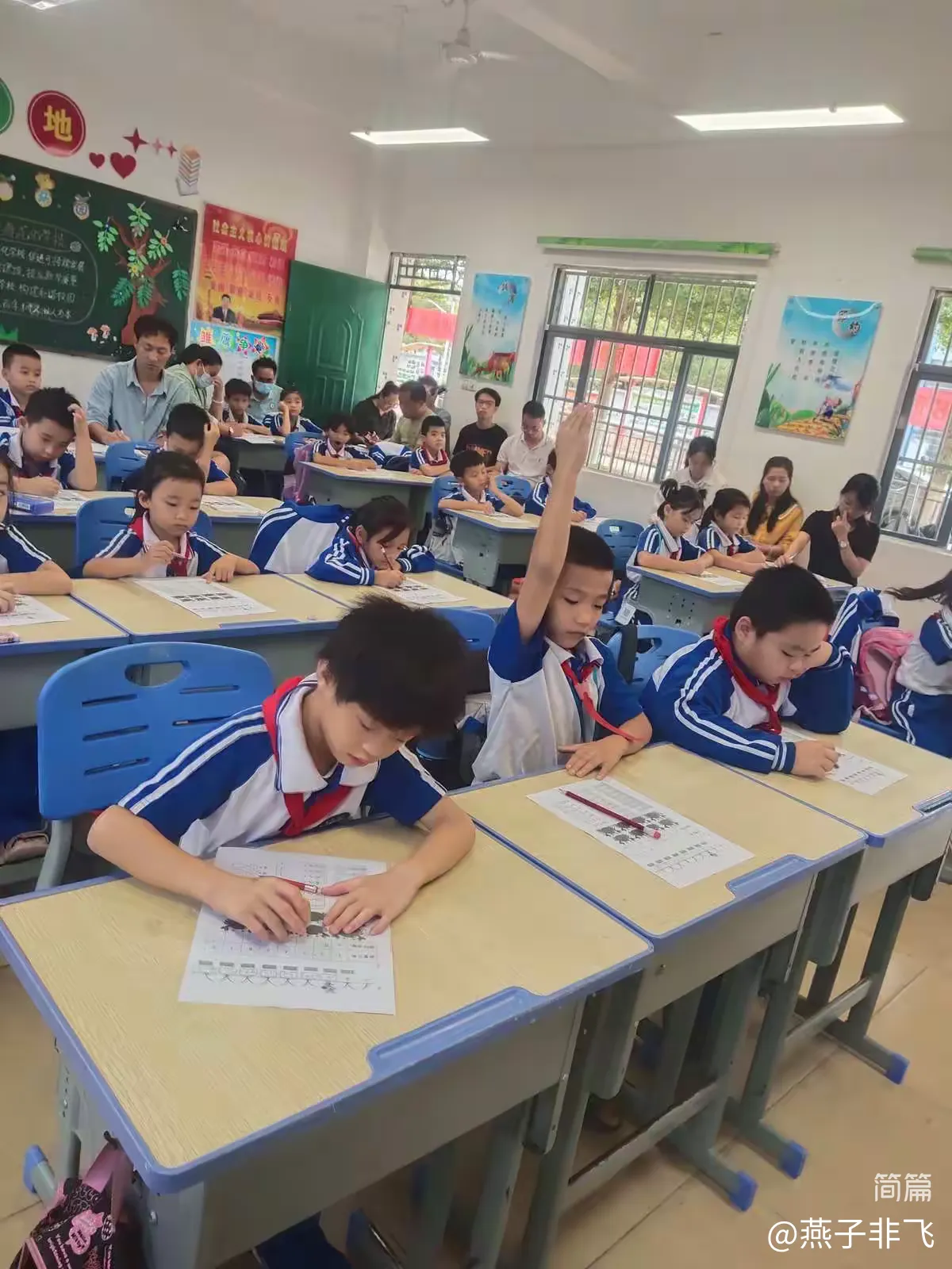 简篇-凝聚教研之力,稳扎成长之根——记低段三组2022年秋季第一次区域教研活动