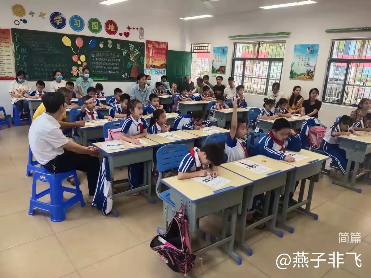 简篇-凝聚教研之力,稳扎成长之根——记低段三组2022年秋季第一次区域教研活动