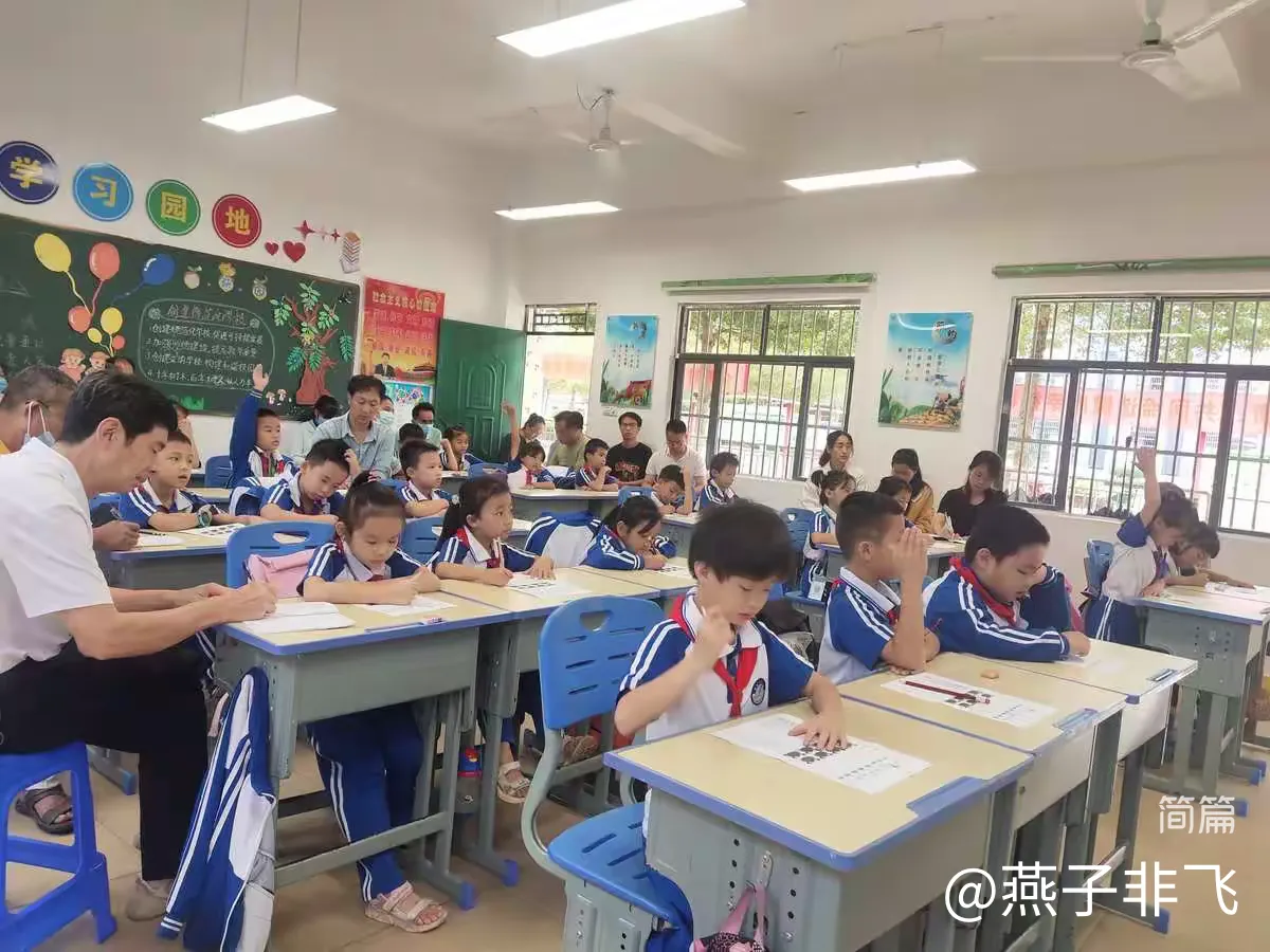 简篇-凝聚教研之力,稳扎成长之根——记低段三组2022年秋季第一次区域教研活动