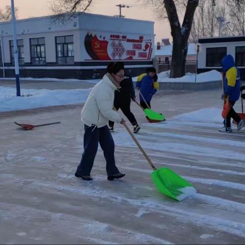 【以雪为令】用浓浓的爱来融化厚厚的雪跃进马场小学清雪活动