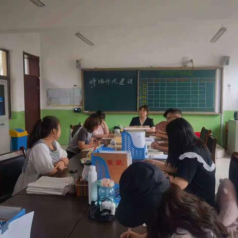 关爱学生幸福成长||东漳堡小学开展“修师德，铸师魂”师德集体学习