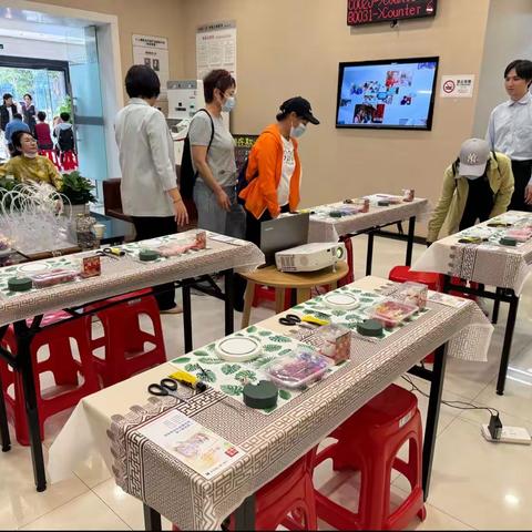 福田口岸支行举办感恩节DIY永生花回馈活动