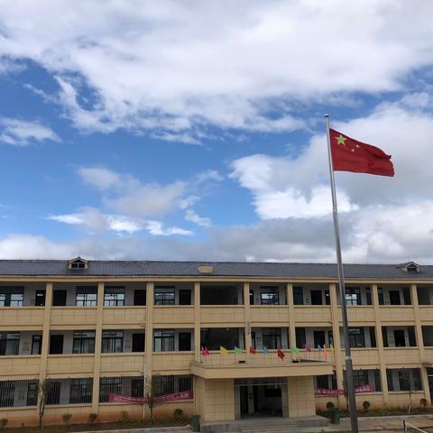 最美在校园，榜样在身边——记杨梅渡小学榜样教师和学生