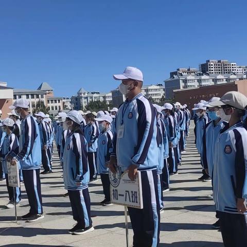 迎接党的二十大 培根铸魂育新人——新海中学举行2022～2023学年度新学期升旗仪式