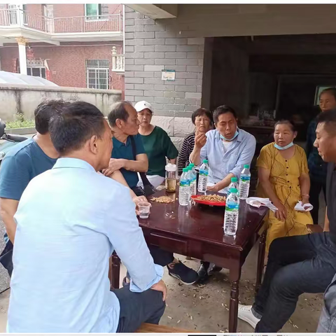 风雨同舟 齐心防汛         ----三庙前乡人大代表防汛抢险在行动