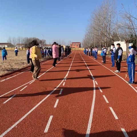 彩绳上下翻飞舞，师生共创冬学潮——东大寨小学举行全体教师跳绳大赛