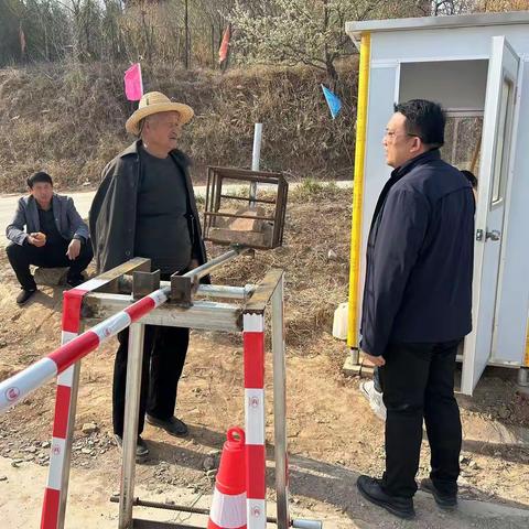 区委督查组深入小白乡督查森林防火工作：守住山看住人管住火 坚决防止森林火灾发生