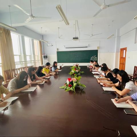 总结表彰树先进，鼓舞斗志暖人心——记经开区实验学校小学部实习教师工作总结暨表彰大会