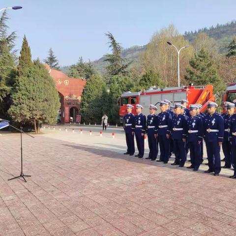 “传承英烈精神、忠诚履行使命”高新大队开展清明祭扫主题活动
