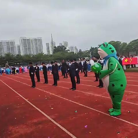 时间匆匆，短短三天的运动会也成功的拉开了帷幕。