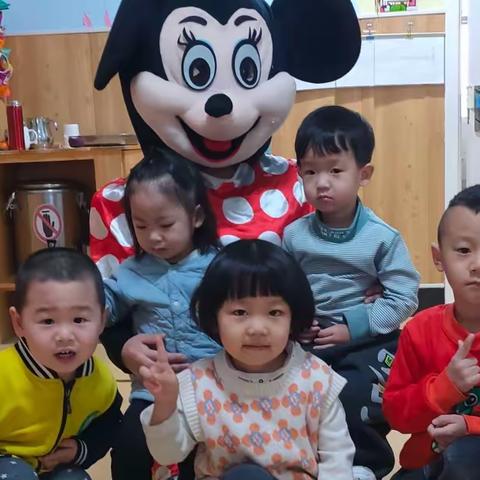 咪咔咪啦幼儿园托小班2022年1月第一周精彩回顾