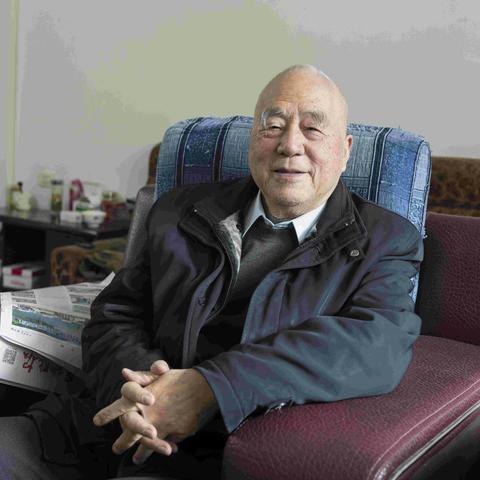 一位老教师，痴迷辞书编撰35年，码字近千万，已出版2部420万字