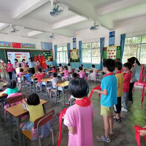 南山小学2019届一年级学生加入少先队仪式