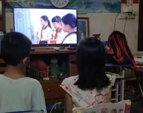 观看《消防开学第一课》掠影